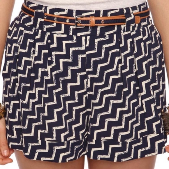 Forever 21 Navy Patterned Shorts - Picture 1 of 6